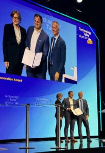 Award ceremony. Peter Sagmeister receives first ASciNA Tech Innovation Award - Powered by TU Wien